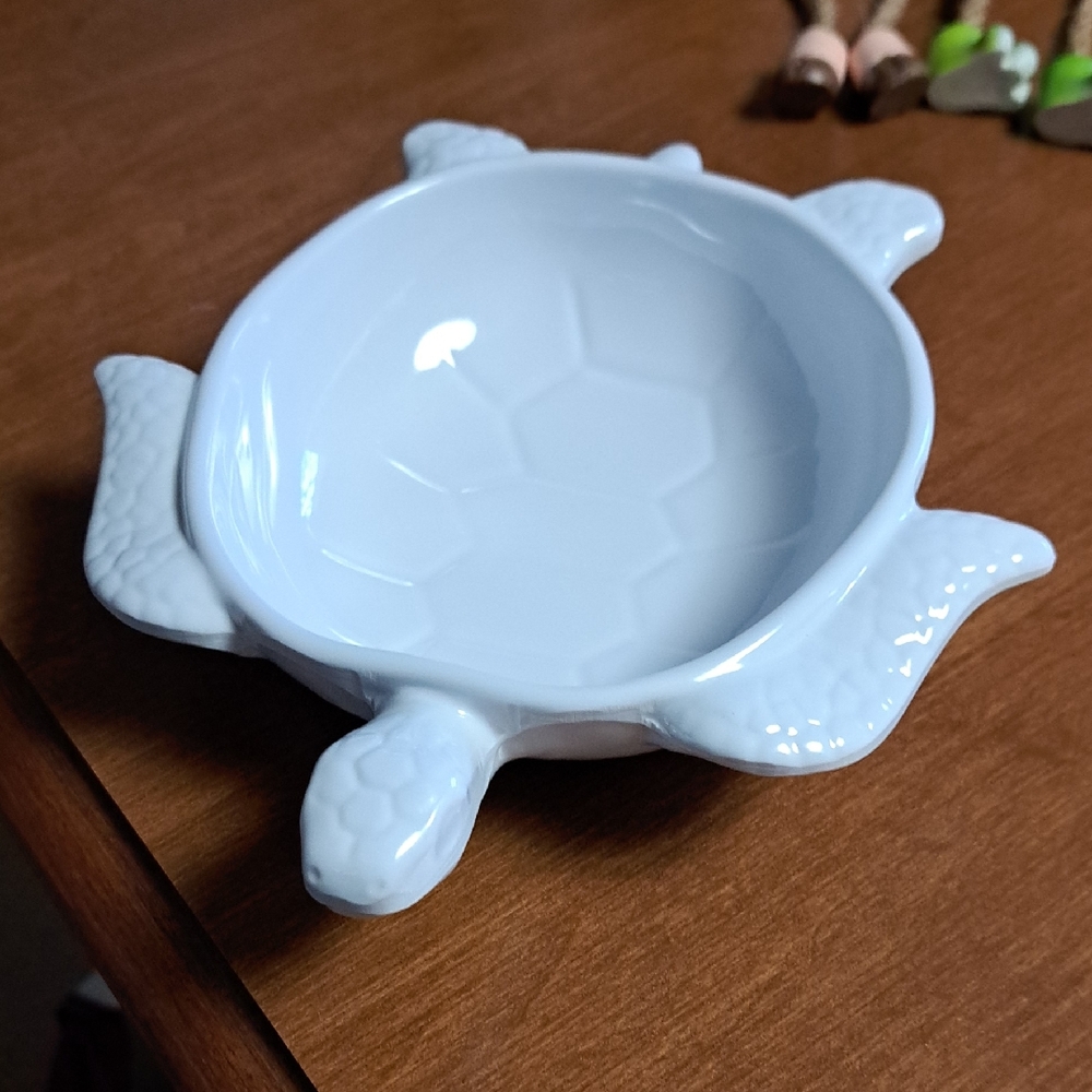 The Spring Shop White Turtle Plastic Bowl/BUNDLE ONLY